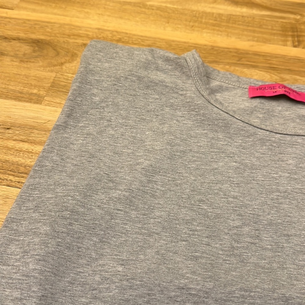 HOUSE OF CHIC solid shoulder tee - Picture 2 of 3